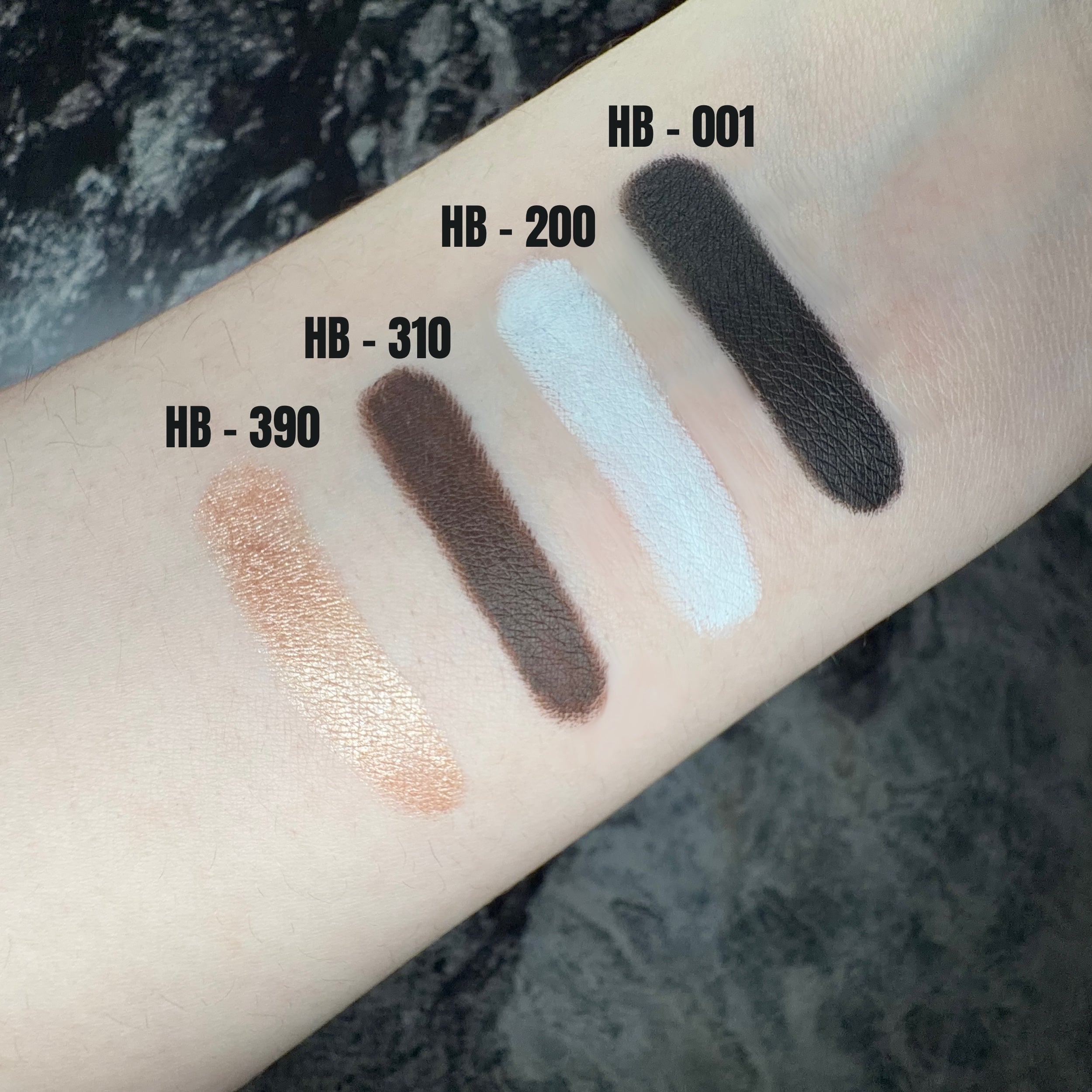 HOLLOWED GEL EYELINER - HB 001